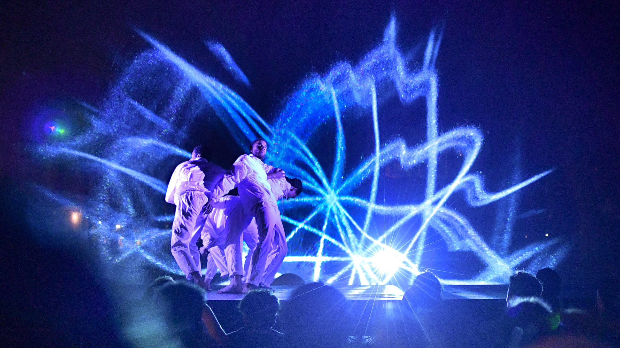 creations originales performances plurdisciplinaires bordeaux - musique elctronique, danse, projections visuelles