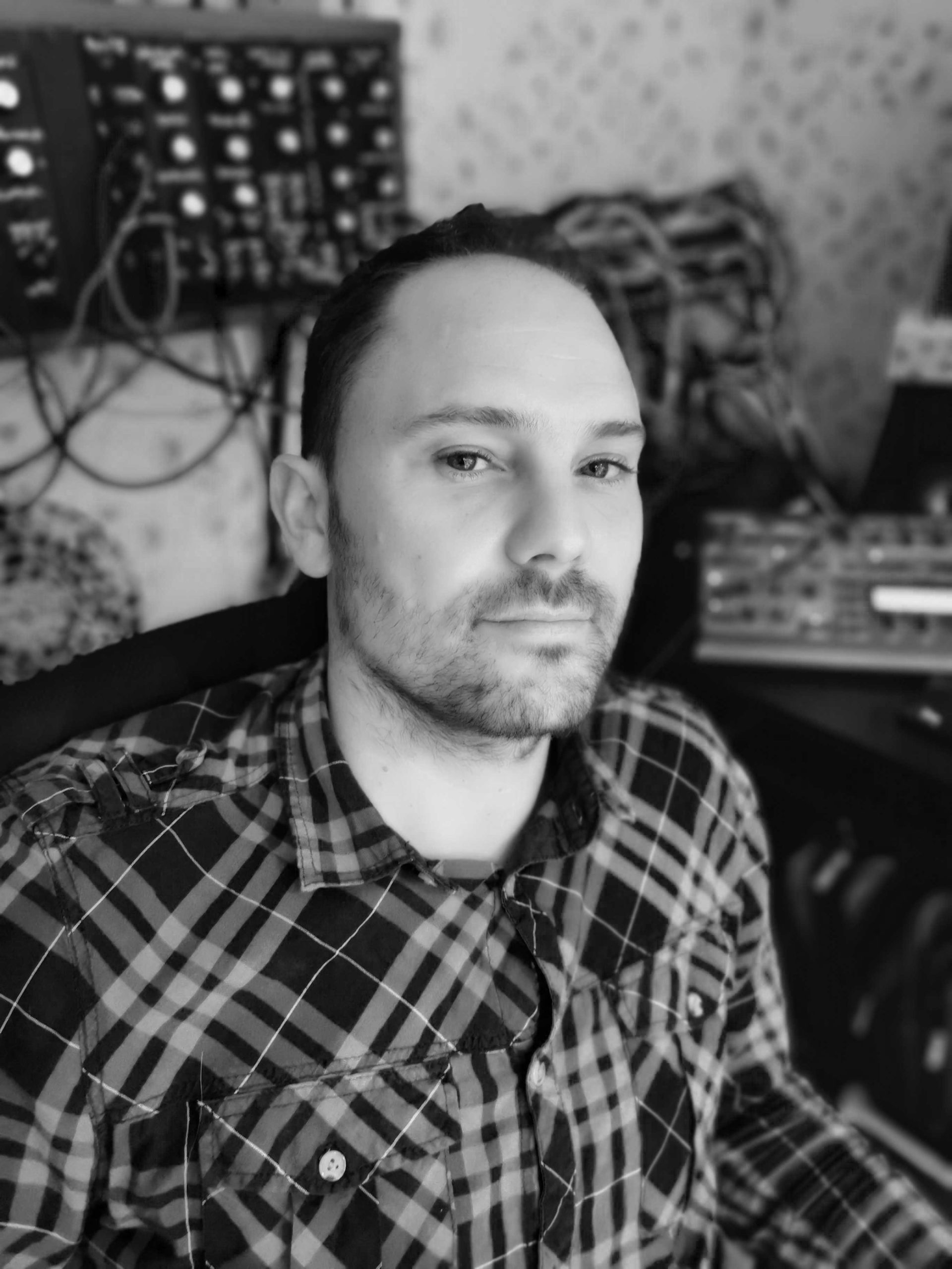 Anton BDVS - artiste visuel designer sonore sound designer bordeaux